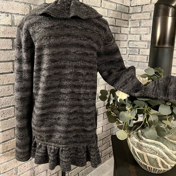 Nine West Ladies Ruffled Gray/Black Sweater NWOT - Picture 6 of 12